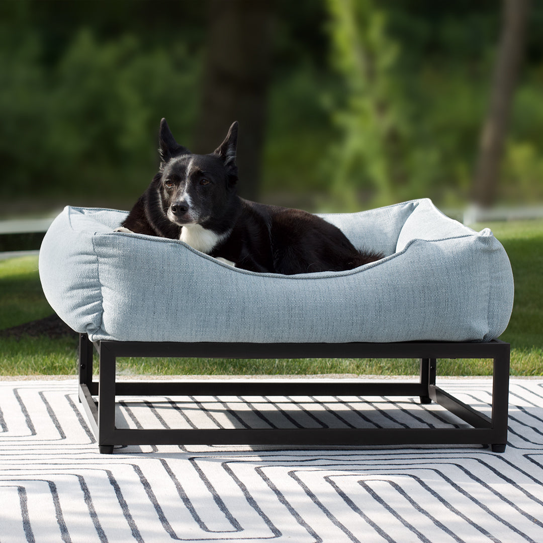The FÜZI Elevated Dog Bed