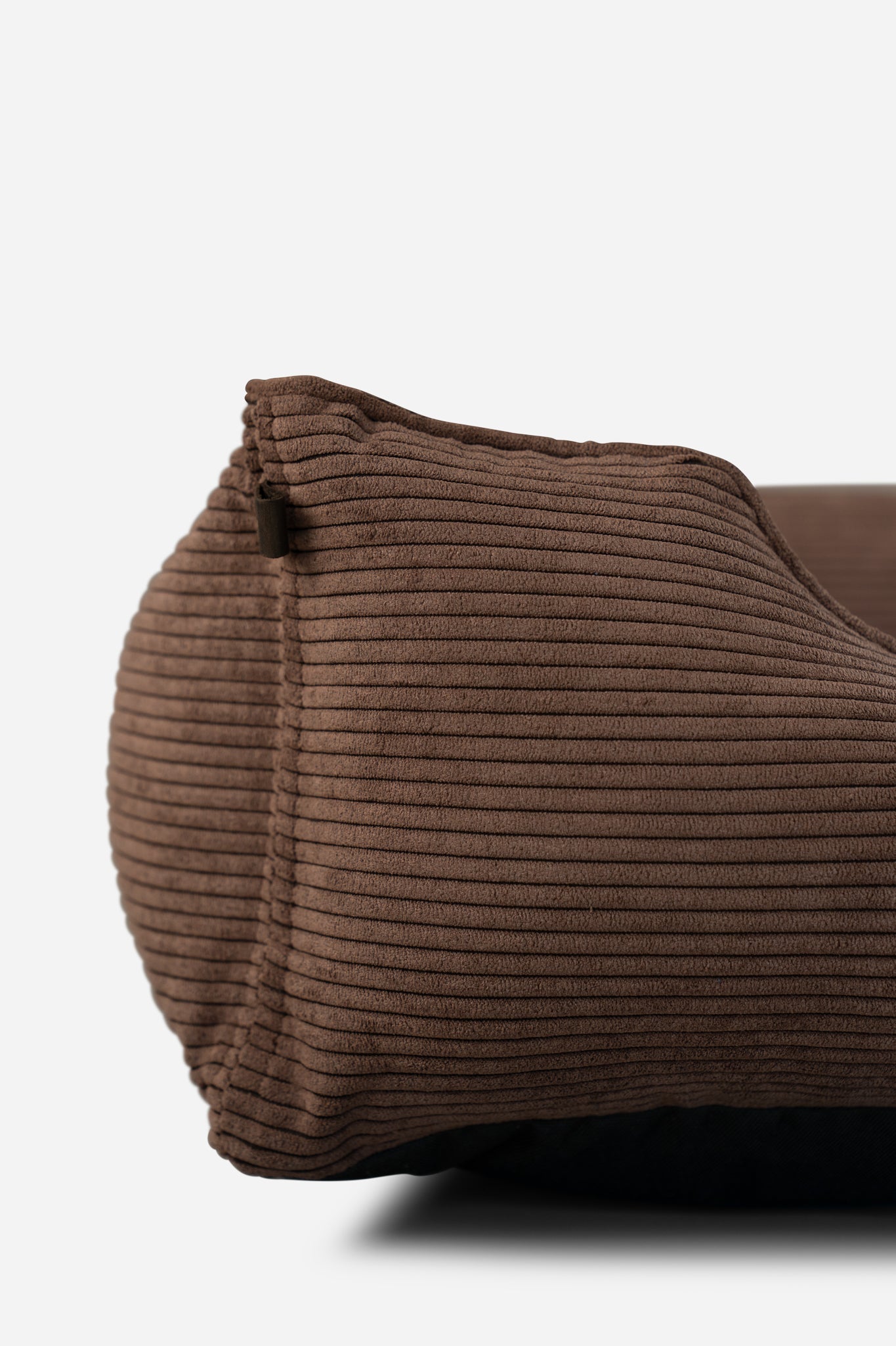 Chester & Lee | Milk Chocolate Sleeper Dog Bed
