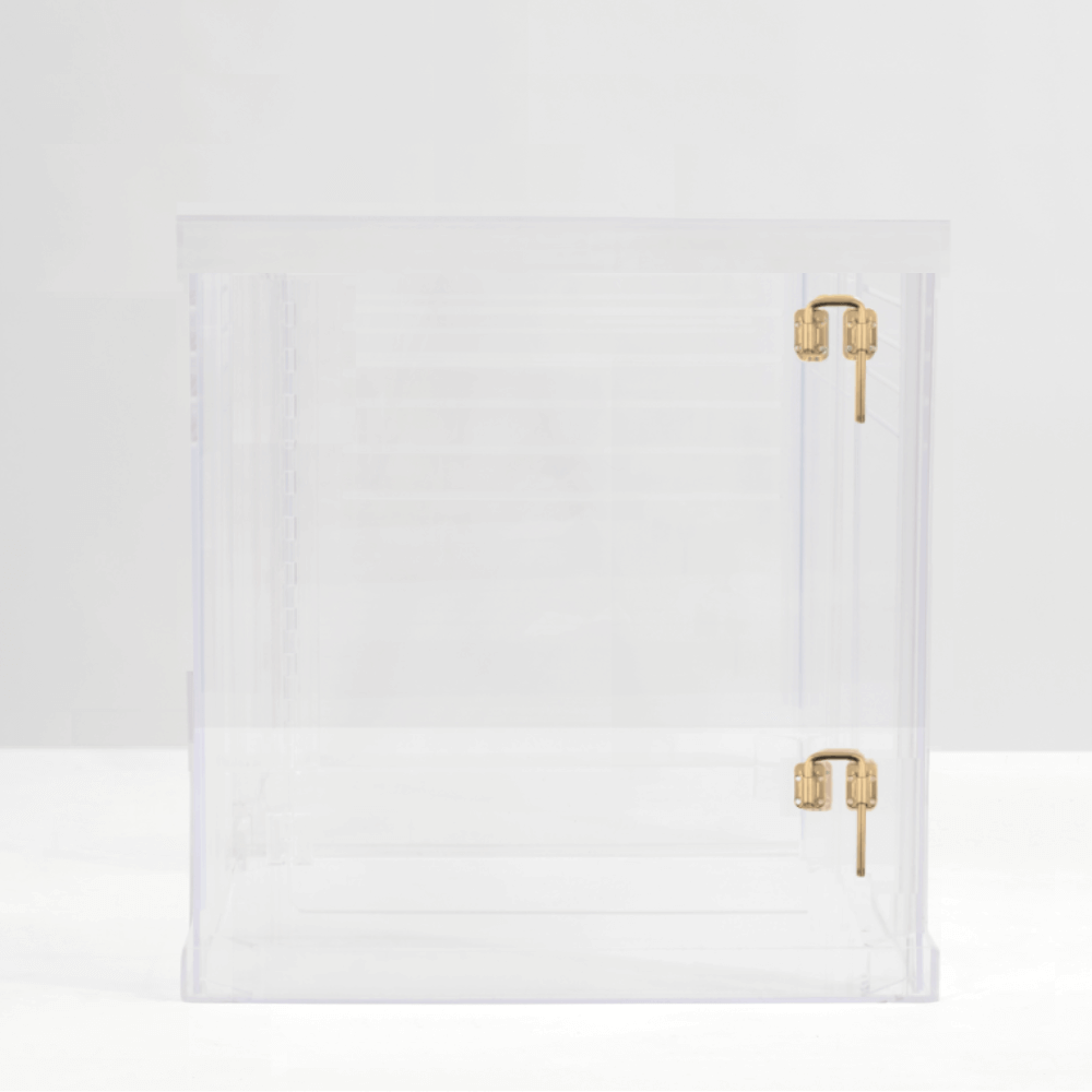 Medium Crate (Gold Latch)